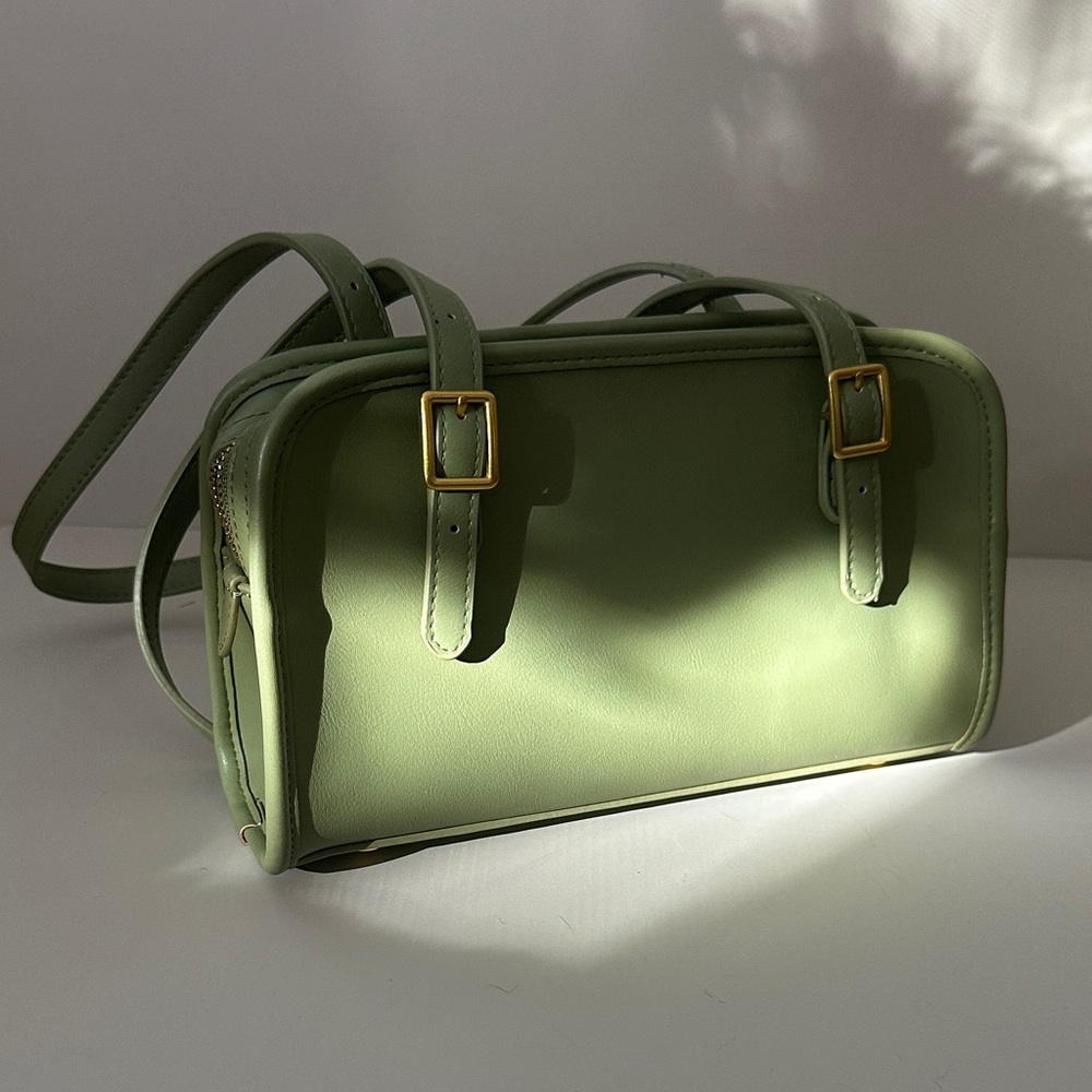 🆕 Elegant Vintage-inspired Green Handbag